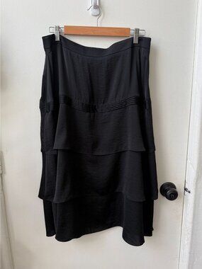 Banana Republic ~ Women's Size 12 Tiered Skirt ~ Black